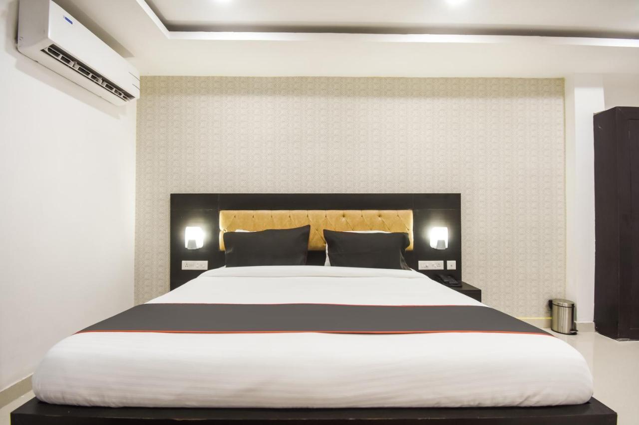 Collection O Red Velvet Premium Hotel Balianta Exterior foto